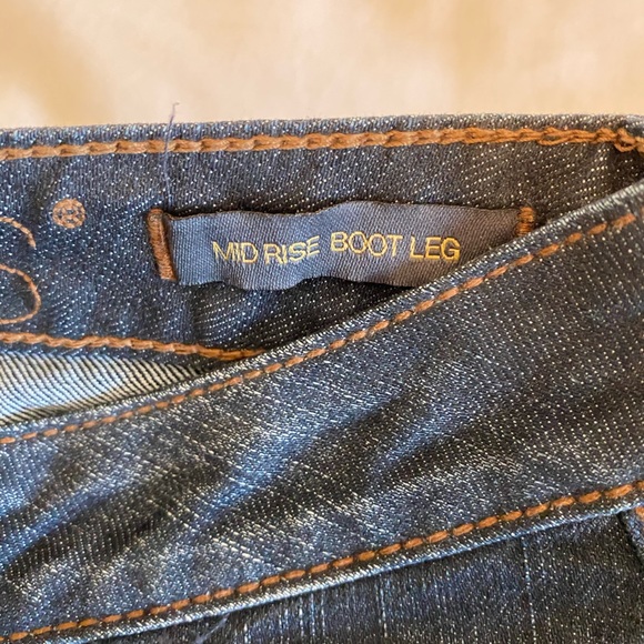 Women’s Jag Jeans Size 6. Lots of stretching. - Picture 3 of 4